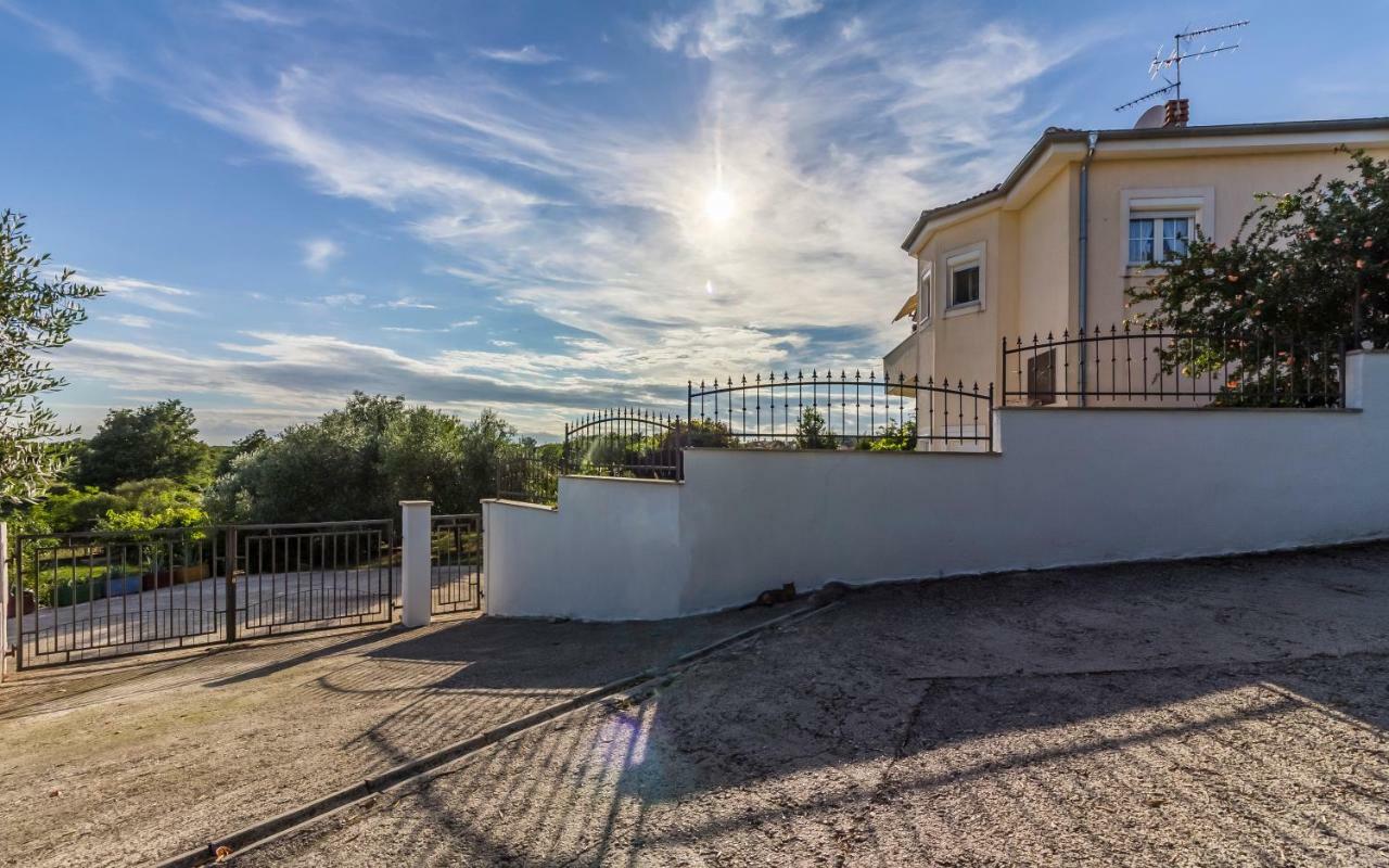 Apartment Mika Pula Exterior photo